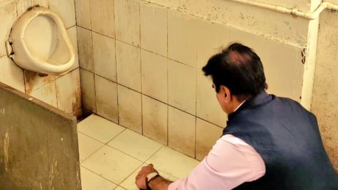 Gujarat Education Minister cleans dirty toilet