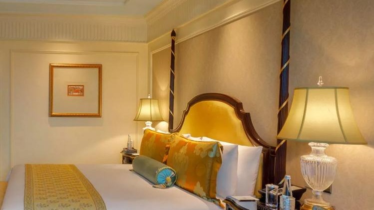 Man flee from Delhis 5 Star Hotel : Leaves bill of 23 lakhs