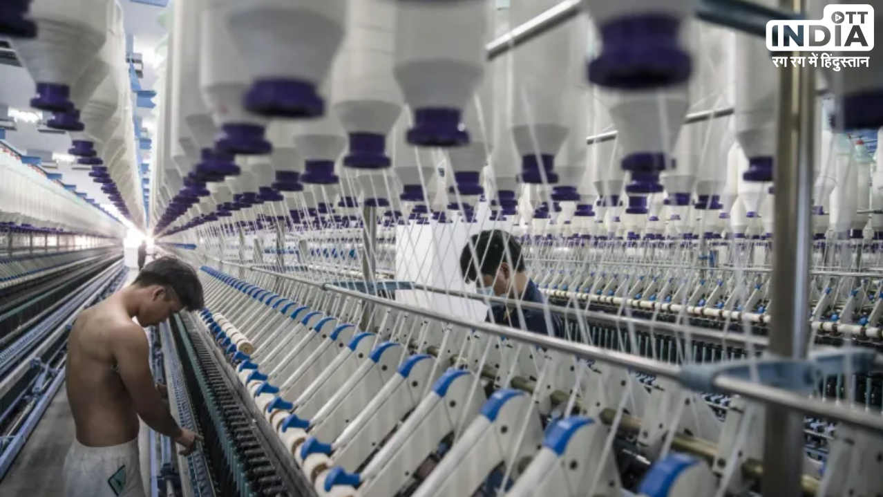 Industrial profits in China drop, prompting calls for economic reform.