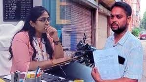 यूपी के प्रयागराज में सफाईकर्मी पति की एसडीएम पत्नी का पुलिस अधिकारी के साथ अवैध संबंध! पति ने रंगे हाथ पकड़ा!