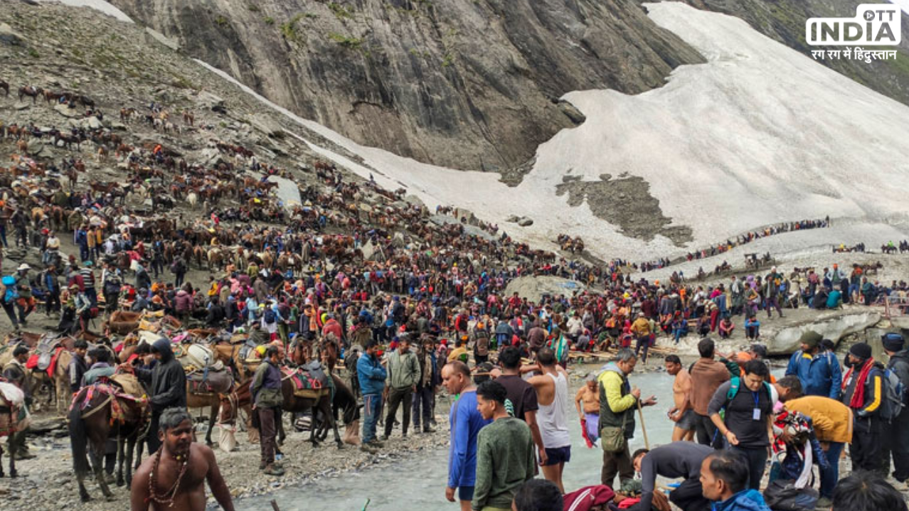 Heavy Rain in Kashmir halts the Amarnath Yatra for the second day.