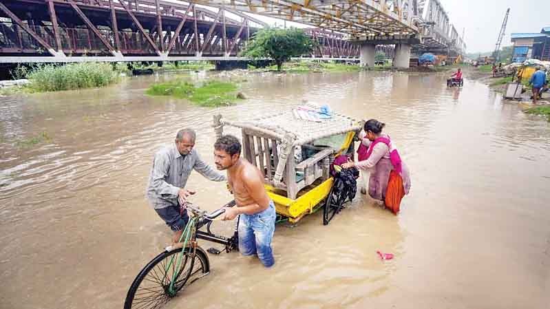 Monsoon : गुजरात और महाराष्ट्र के बाद उत्तर भारत में बारिश का तांडव, दिल्ली में यमुना नदी खतरे के निशान से पार!