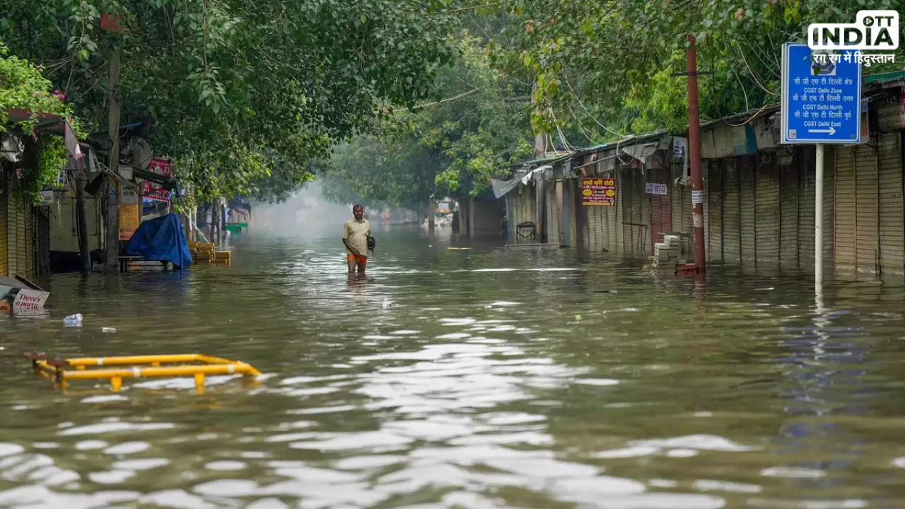 The Yamuna River flooded the main roads in Delhi