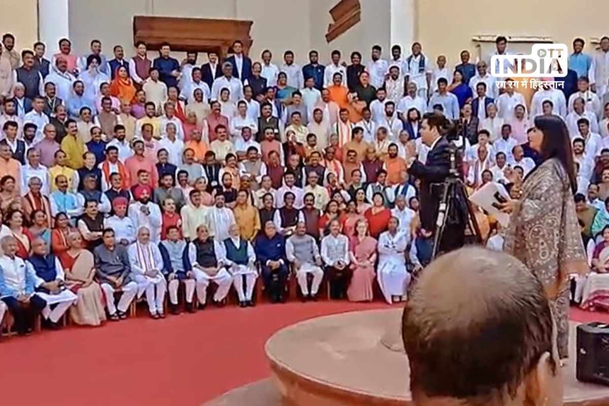 MPs Don Colorful Attire for Farewell Photo at Old Parliament Building During Special Session