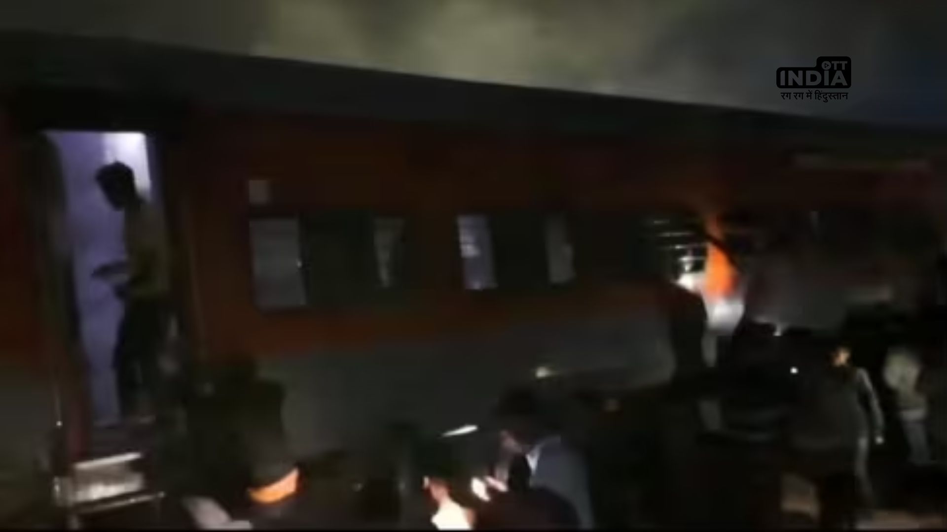 Fire breaks out on Delhi-Saharsa Vaishali Express near Etawah; 19 injured