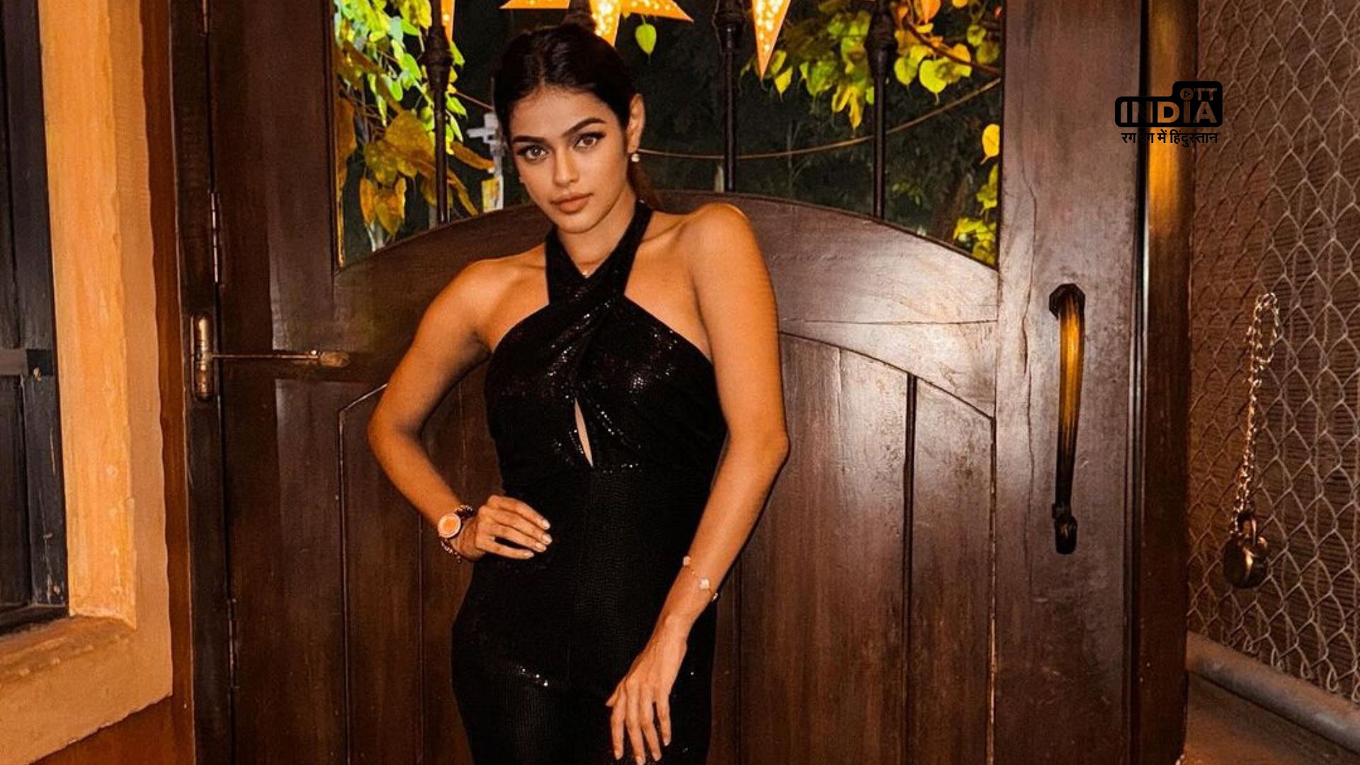 Actress Sonya Saamoor stuns in a black sequined dress leaving everyone’s jaws dropped; netizens call her ‘Super Hot’