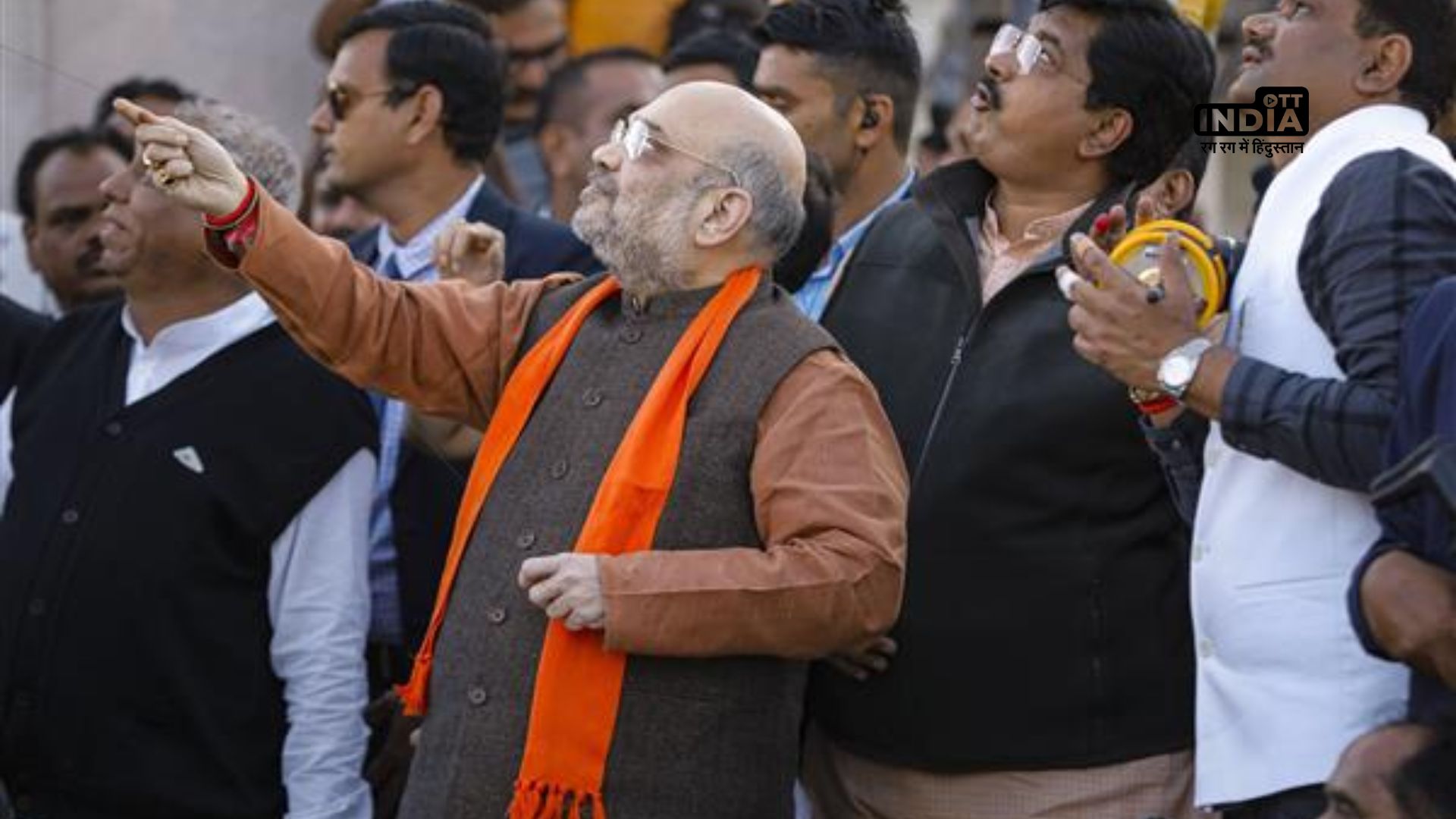 Amit Shah graces Uttarayan Patang Mahotsav; joins in the festivities of Kite Flying