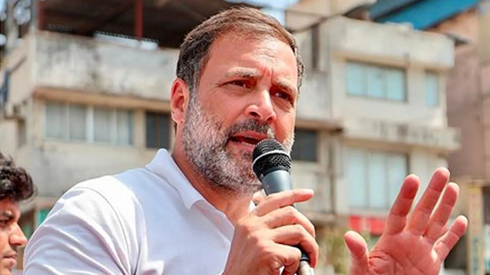 Badalapur reap case: The assault of miniors in the school premises, aggravate  Rahul  Gandhi  to speak