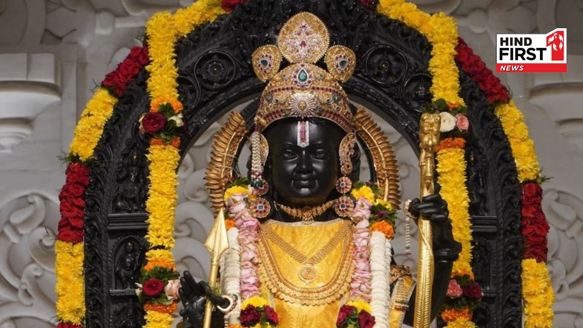 Ramlala wore yellow silk clothes on Diwali, offered American blueberries in sweets