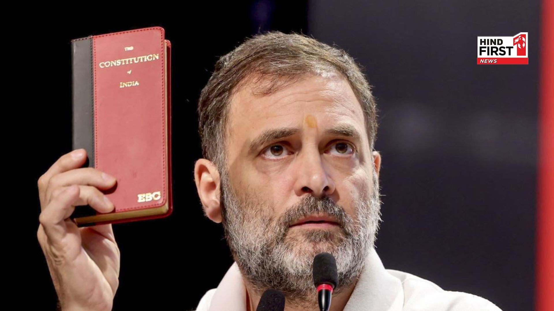 Jharkhand: Rahul attacks on BJP, shows Constitution book & said they wants to end it