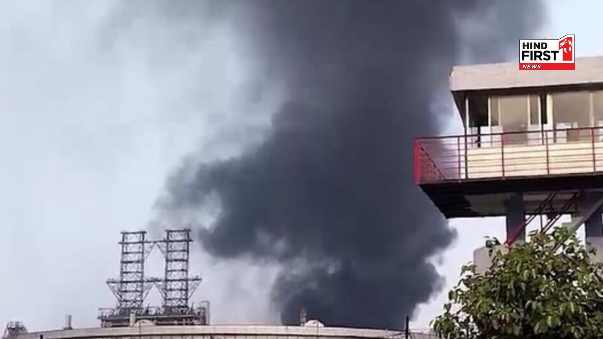 Explosion in Vadodara refinery of Gujarat, smoke visible for several kilometers