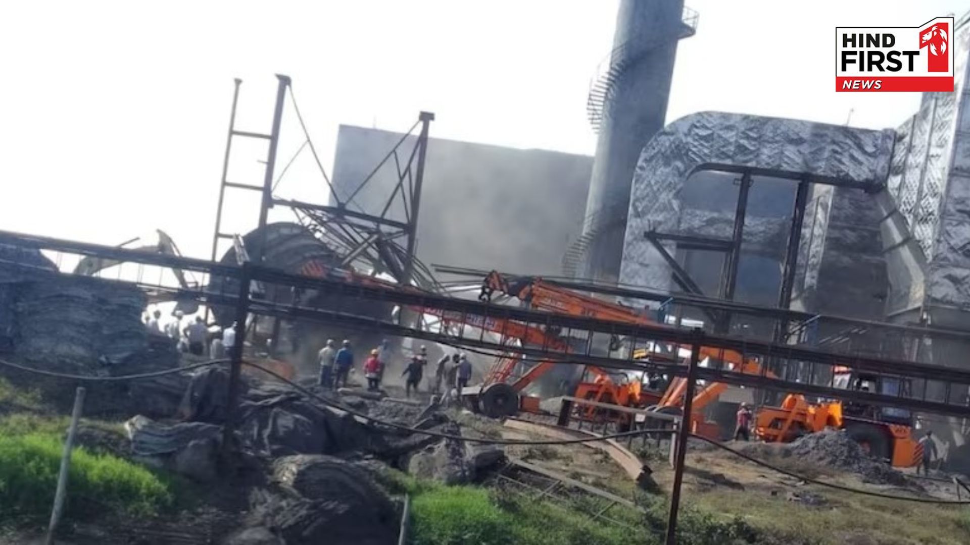 Chhattisgarh: Big accident due to collapse of plants chimney, more than 25 people buried