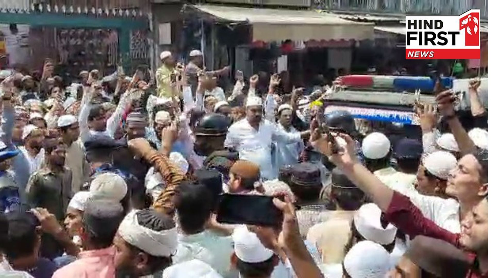After Eid prayers in Saharanpur, crowd raised slogans of Palestine Zindabad